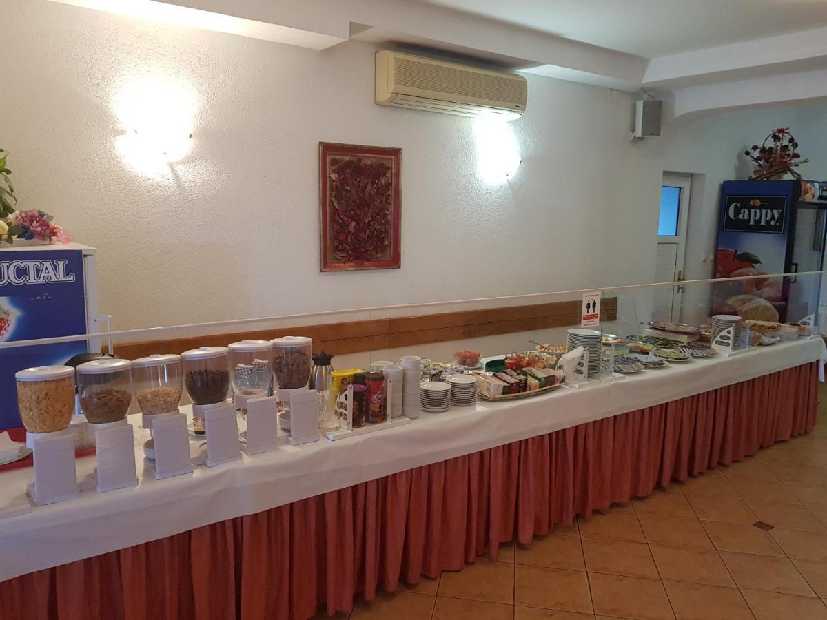 Pansion Komfor Moca Makarska Bagian luar foto