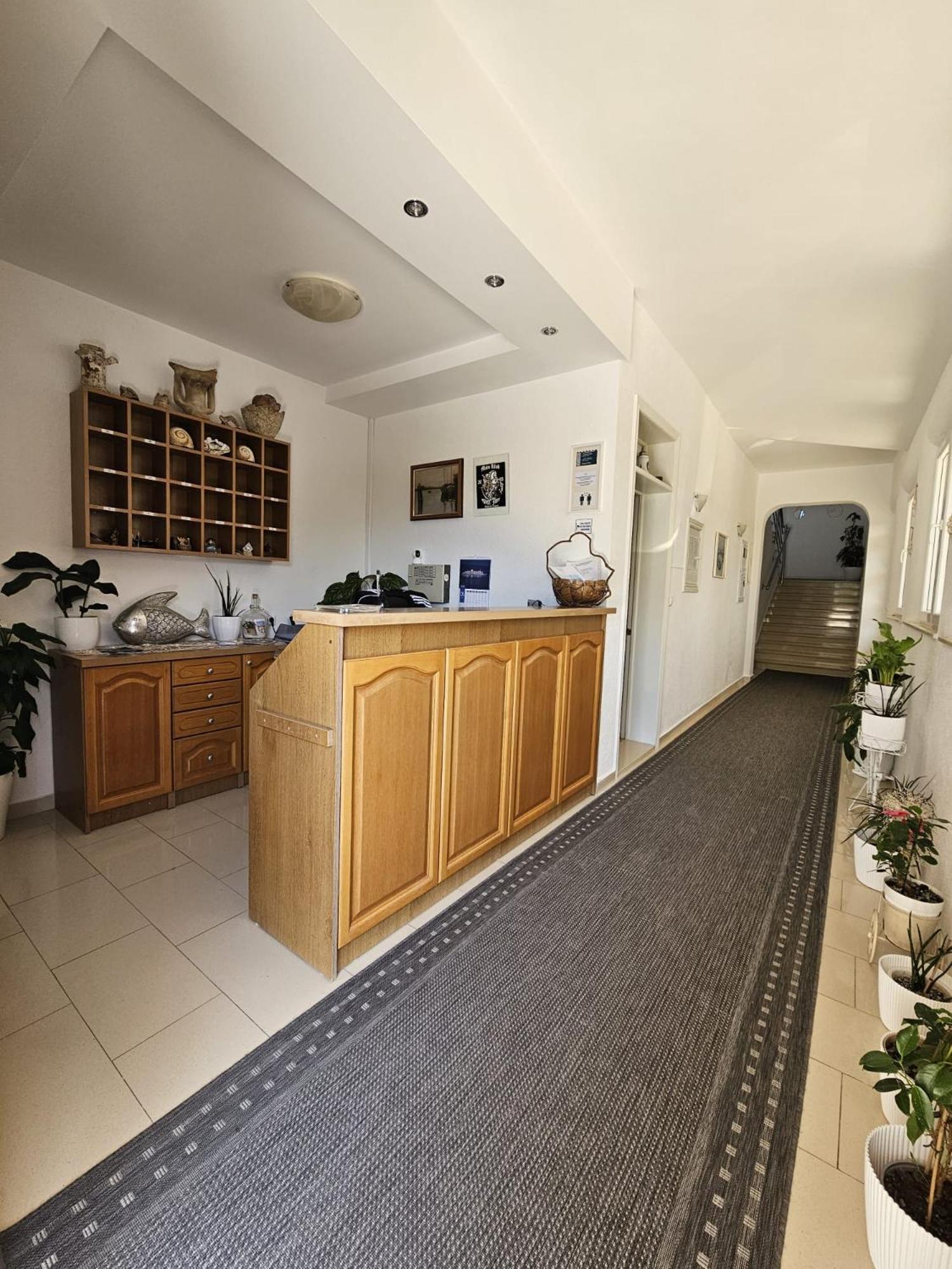 Pansion Komfor Moca Makarska Bagian luar foto