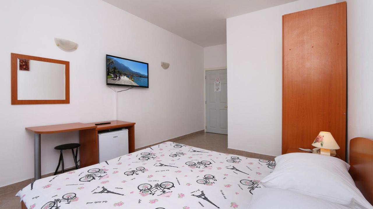 Pansion Komfor Moca Makarska Bagian luar foto
