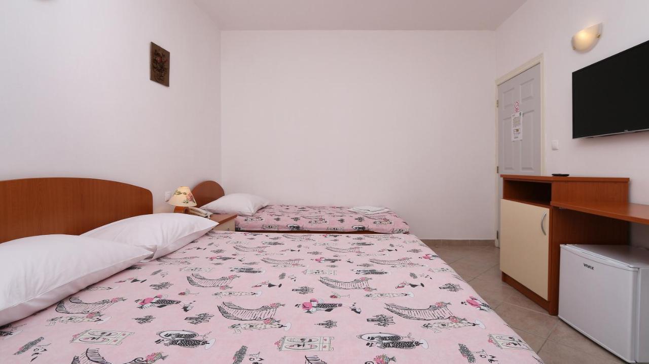 Pansion Komfor Moca Makarska Bagian luar foto